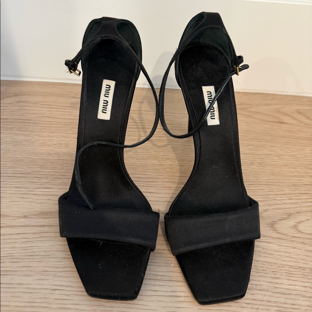 Beautiful Miu Miu satin heels with gorgeous detail on heel - size 40/9.5